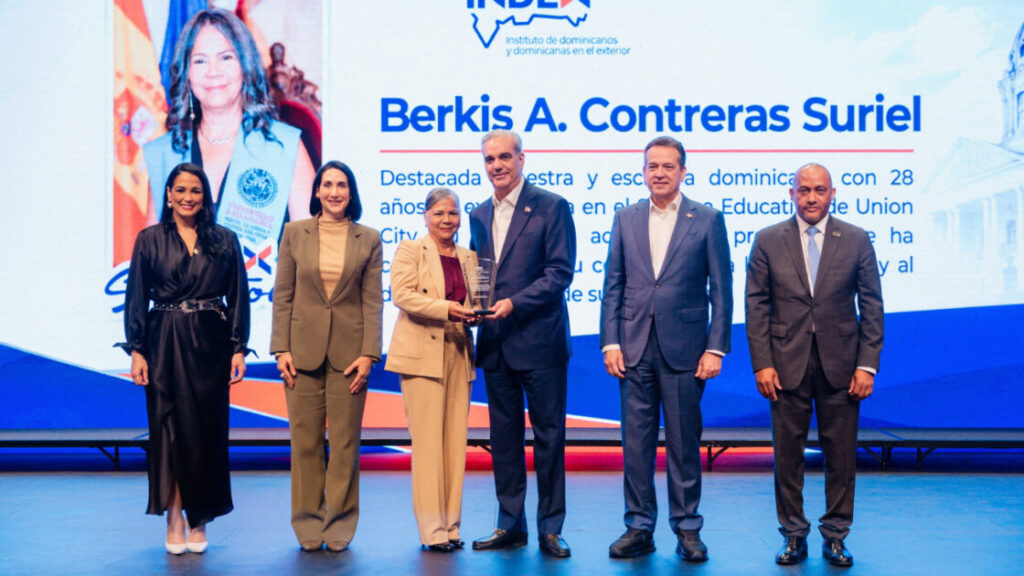 Presidente Luis Abinader reconoce a 14 dominicanos destacados en Estados Unidos mediante el Index
