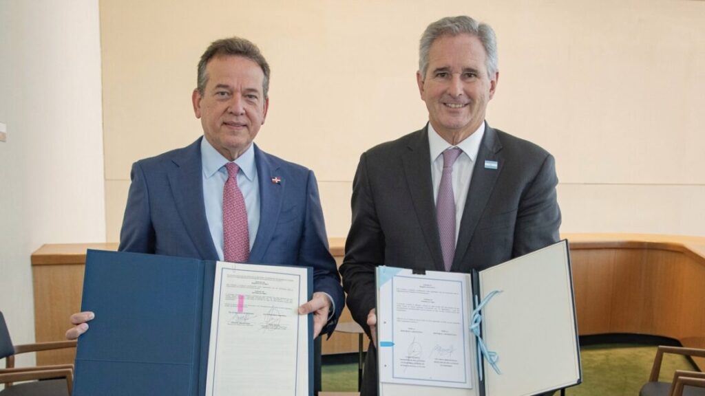 República Dominicana y Argentina suscriben acuerdo para ampliar conectividad aérea y oportunidades comerciales