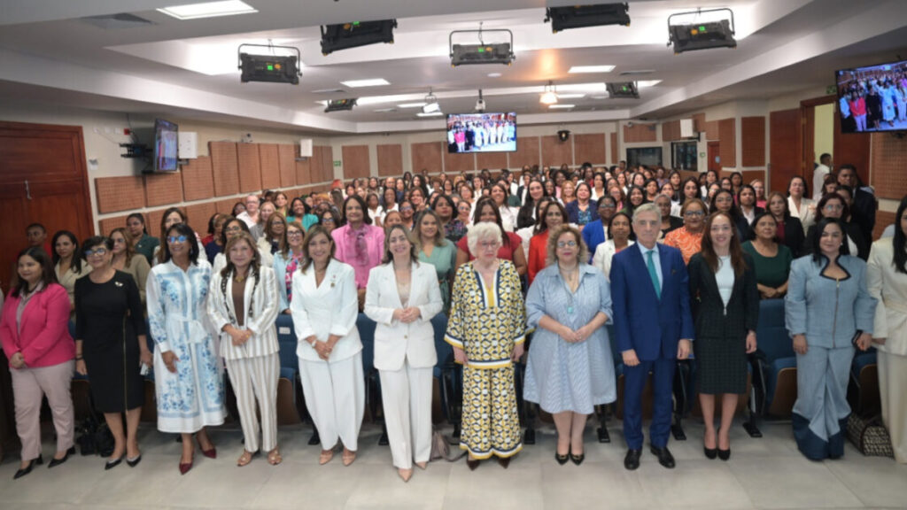 Ministerio de la Mujer y OEA fortalecen liderazgo político de mujeres rurales de la región
