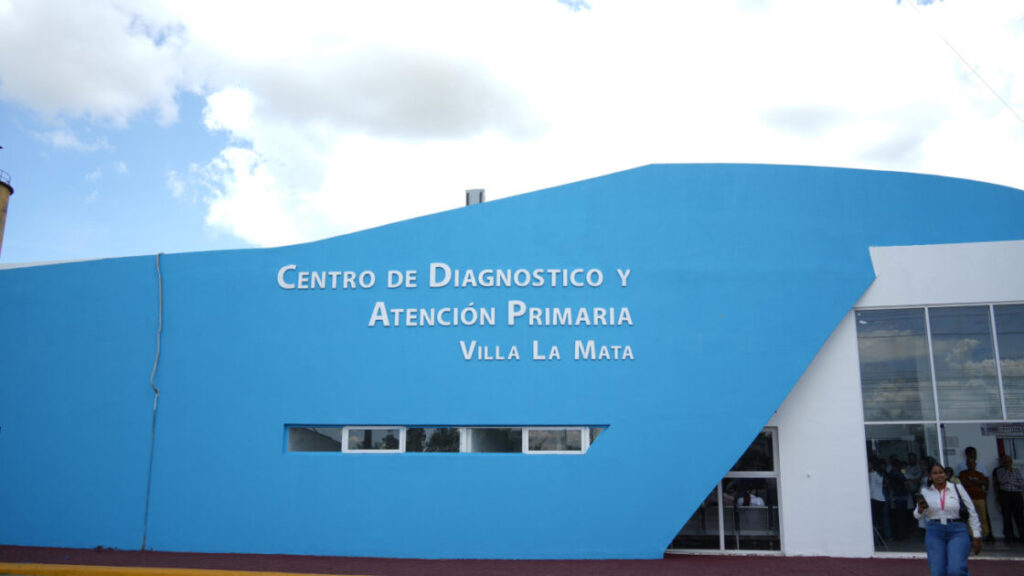 SNS inaugura remozado centro diagnóstico, banco de sangre y entrega mamógrafos en Sánchez Ramírez
