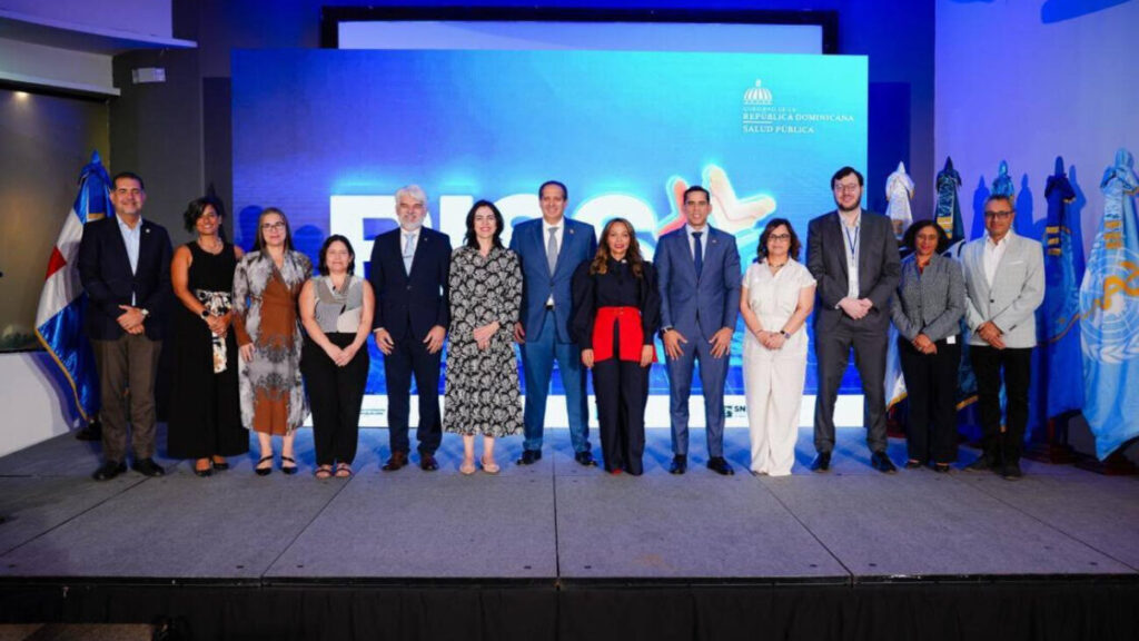 Ministerio de Salud presenta plan para mejorar la atención médica en tres provincias y evalúa servicios de salud en siete regiones