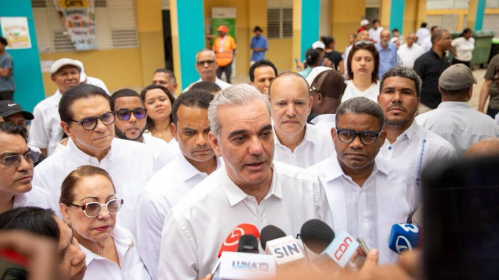 Presidente Luis Abinader: “El Gobierno está en sesión permanente para garantizar la seguridad del pueblo dominicano ante situación en Haití»