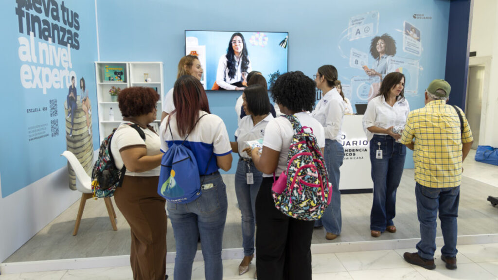 Superintendencia de Bancos (SB) promueve educación financiera en la XXVIII Feria Internacional del Libro Santo Domingo 2026