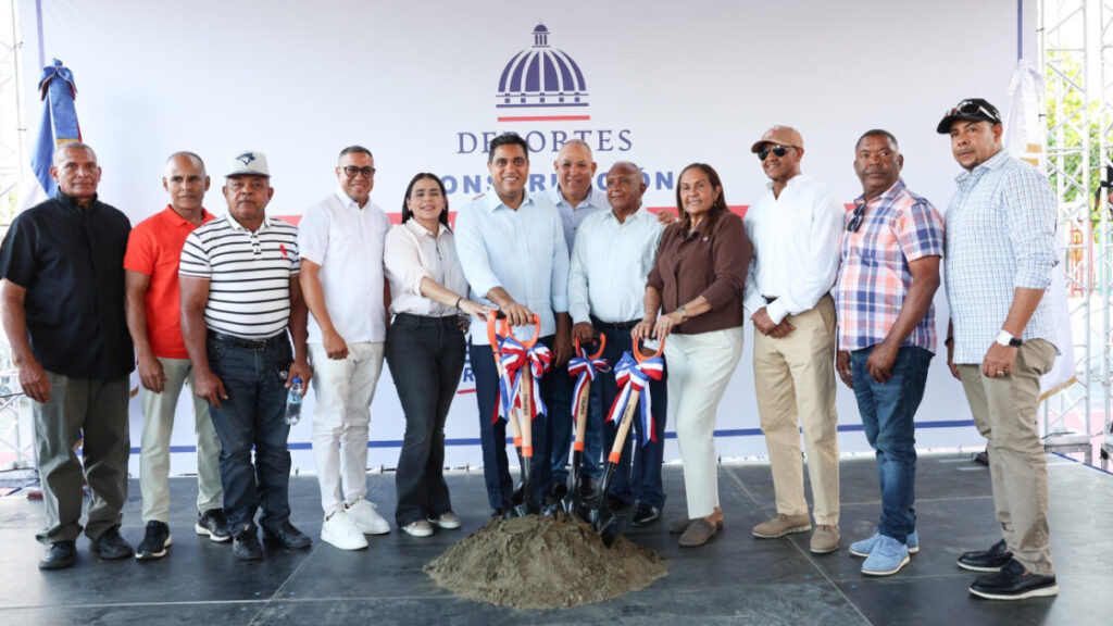 Ministerio de Deportes inicia construcción de techado multiuso en Hostos, provincia Duarte