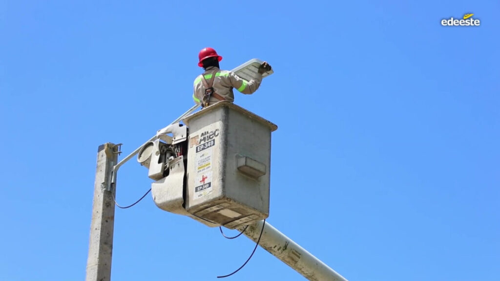 Edeeste invierte más de RD 147 millones en trabajos de iluminación en lo que va de año