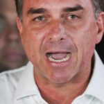 Flávio Bolsonaro dice que se le prohibió salir de Brasil