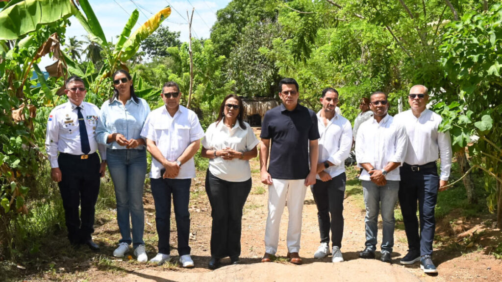 Ministerio de Turismo inicia nuevas obras viales en Arroyo Barril, Samaná