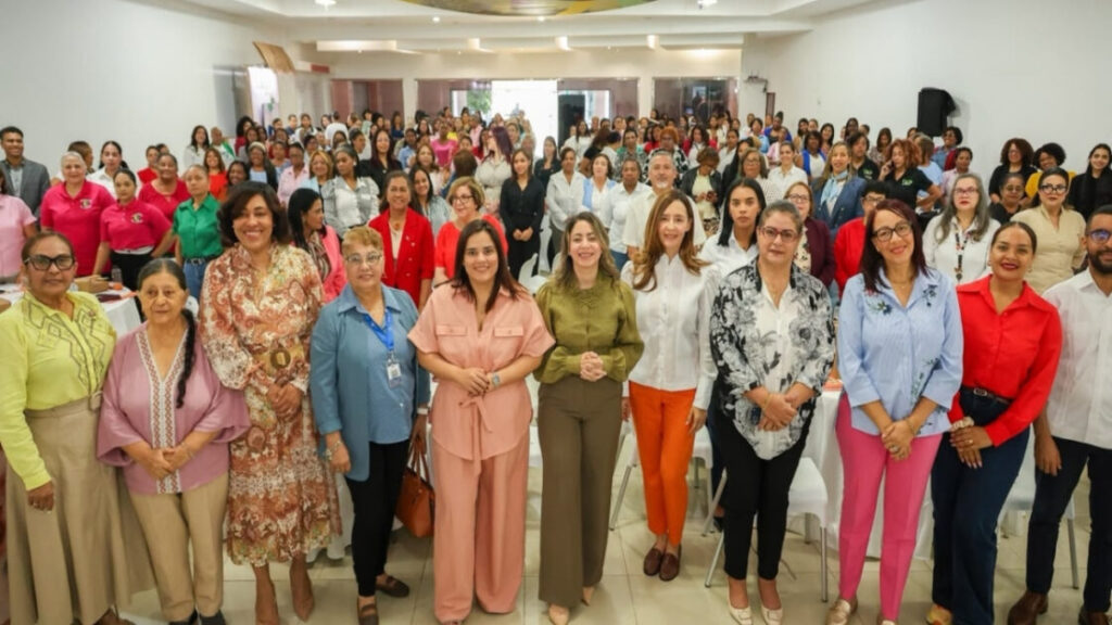 Ministra Gloria Reyes destaca aportes de las mujeres rurales y llama a cerrar brechas que limitan su desarrollo
