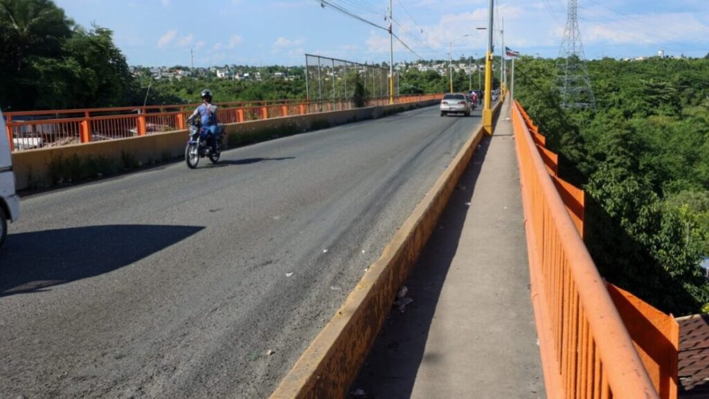 MOPC anuncia restricciones de circulación de vehículos pesados en el puente de La Barquita, Sabana Perdida, para su segunda fase de mantenimiento