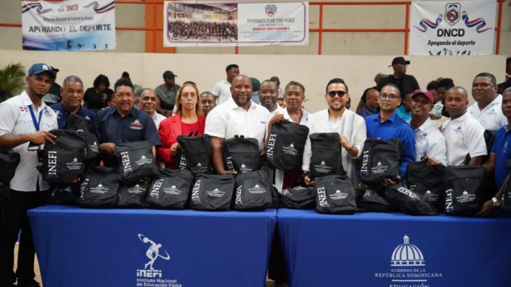 Inefi concluye entrega de 5,000 kits deportivos a profesores de educación física en todo el país