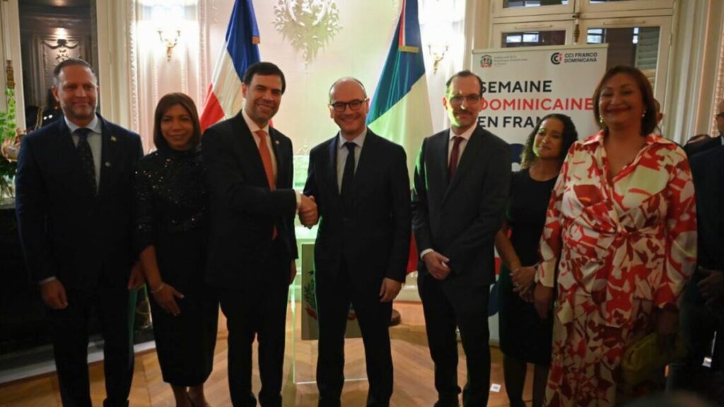 Ministro Roberto Ángel Salcedo encabeza la apertura de la Semana Dominicana en Francia
