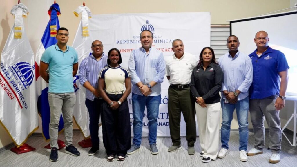 Inefi busca fortalecer las competencias de los maestros de Educación Física con clínica de atletismo