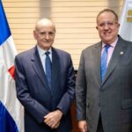 Ministro Magín Díaz juramenta a Quico Tabar como nuevo director general transitorio de Juegos de Azar