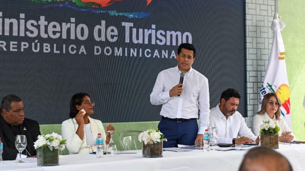 Ministerio de Turismo inaugura reconstrucción de aceras y entorno de la Basílica de Higüey