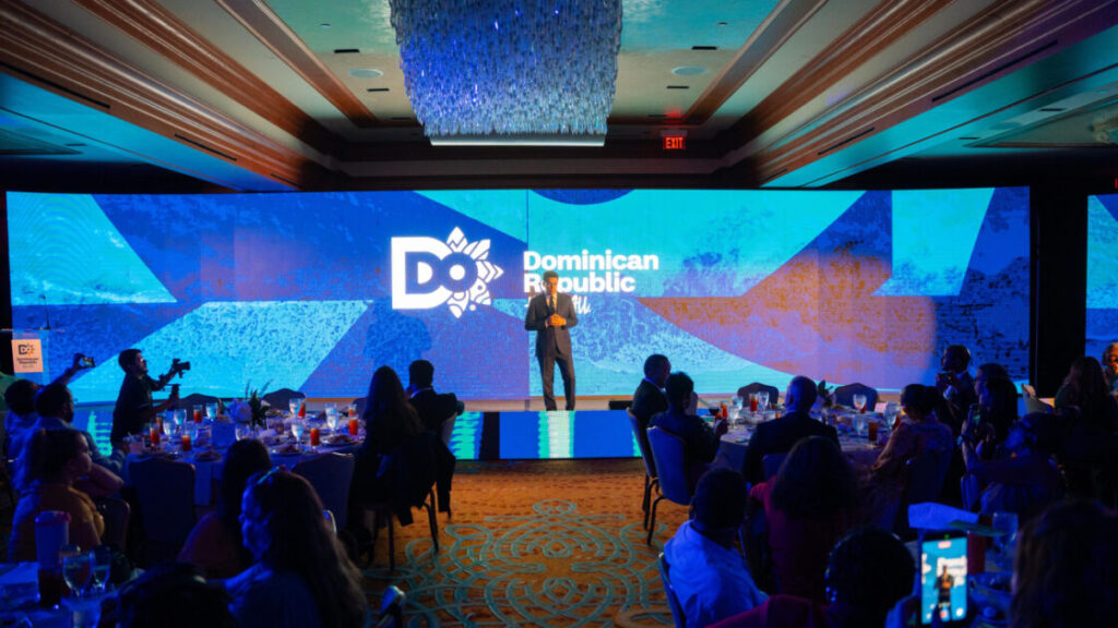Ministro David Collado encabeza en Houston el roadshow 124 para promover a República Dominicana como destino turístico