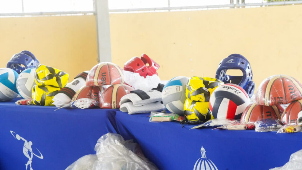 Inefi acelera su despliegue nacional con entrega de utilería deportiva y kits en Nagua, Bánica y Las Matas de Farfán