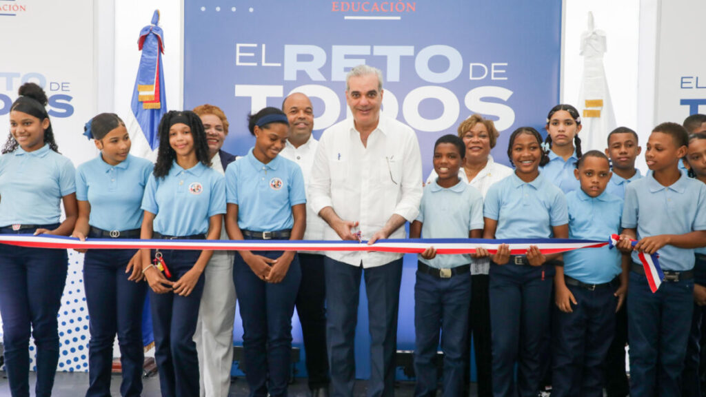 Presidente Luis Abinader entrega el Centro Educativo Minerva Guzmán en Pedro Brand con 23 aulas y capacidad para 960 niños