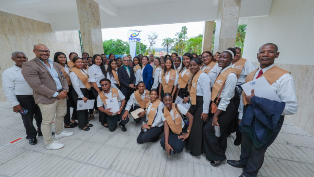 Infotep y UASD capacitan a 350 participantes durante jornada de verano en Barahona