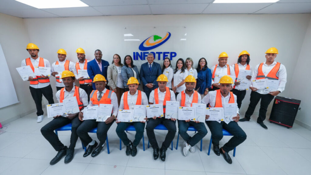 Infotep certifica participantes como operadores de retroexcavadora en Peravia